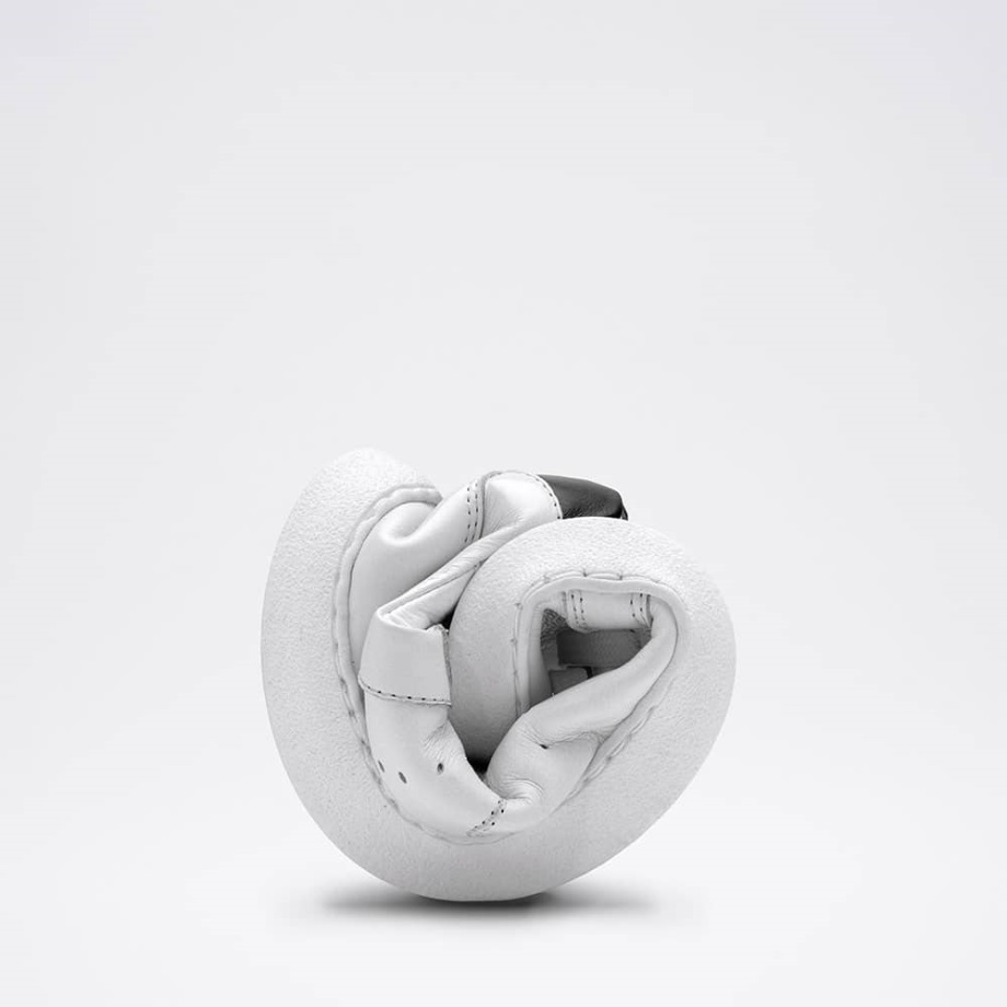 White/black Groundies Suomi Universe Regular Women